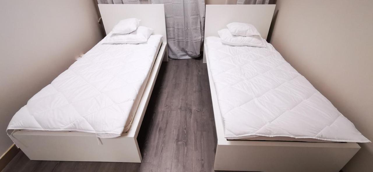 Hostel Powstaniec Wola - Private Rooms Warszawa Eksteriør bilde