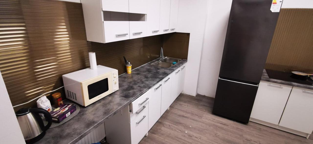 Hostel Powstaniec Wola - Private Rooms Warszawa Eksteriør bilde